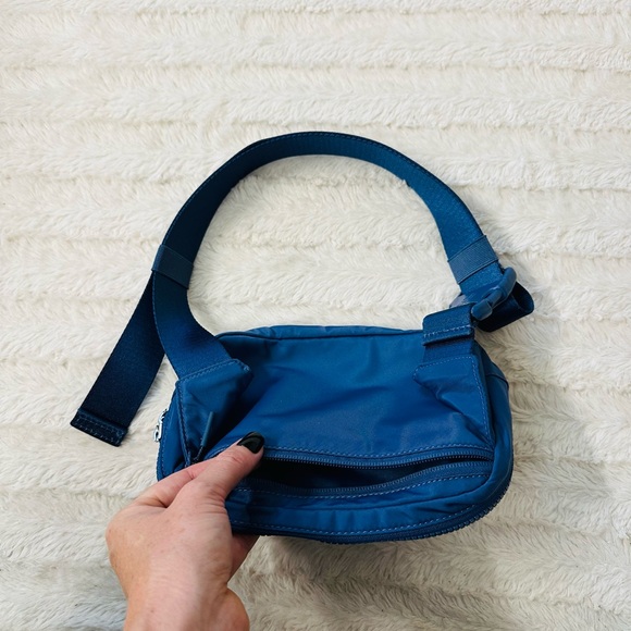 lululemon athletica Navy Belt Bag - Picture 2 of 8